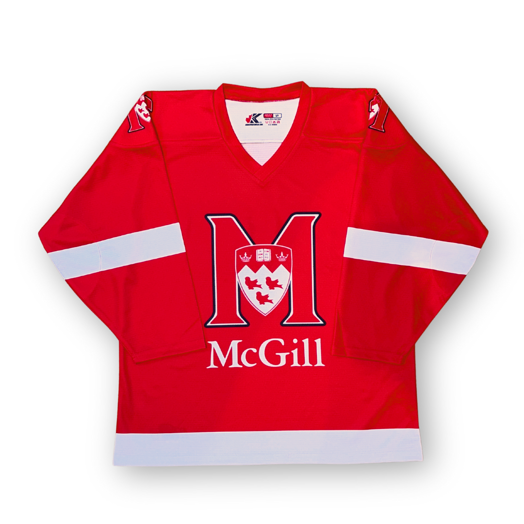 UNISEX – Feel like you are part of the team in this McGill Athletics Hockey Jersey. This lightweight jersey has double reinforced shoulders and elbows, and two needle cover stitched seams. Done in the authentic team colours and striping, it features the McGill Athletics logo printed on the front and both shoulders.