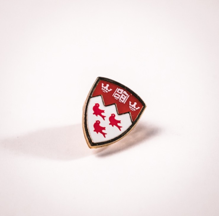 Signature crest shape McGill University lapel pin